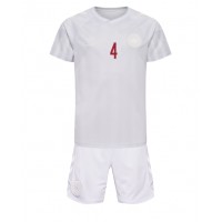 Dänemark Simon Kjaer #4 Auswärts Trikotsatz Kinder WM 2022 Kurzarm (+ Kurze Hosen)